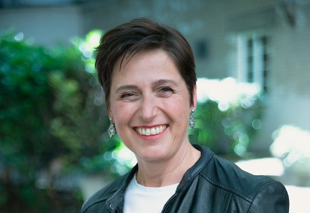 Mag. Susanne Bock, LL.M. Portrait mit Jacke